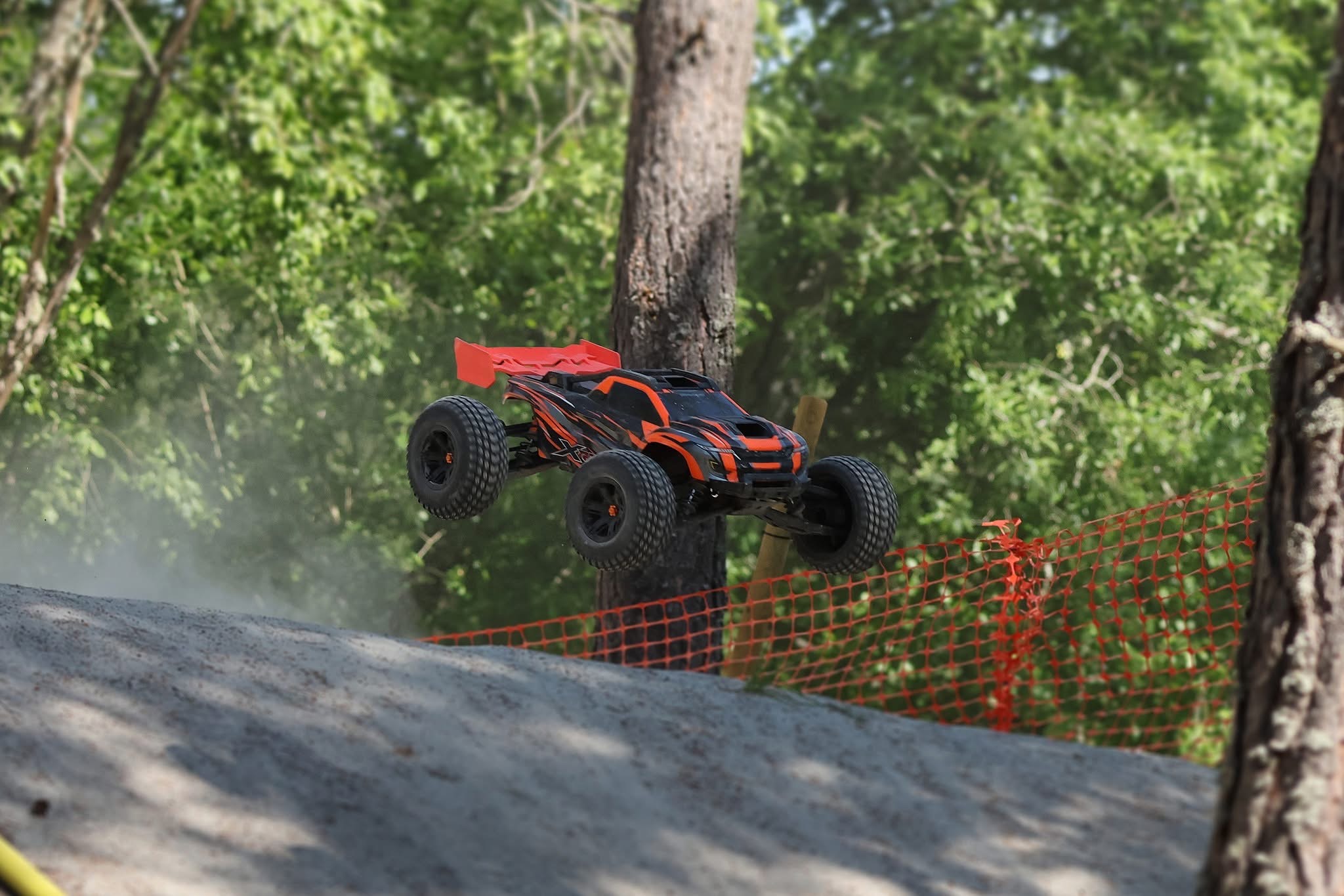 RC-bil i luften - offroad jump